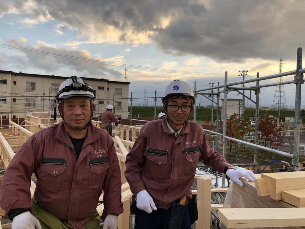 今工務所の木造建築現場と自社の大工