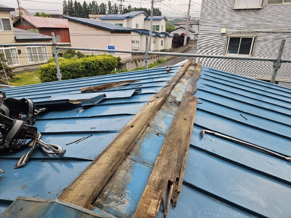 傷んだトタン屋根（工事前）